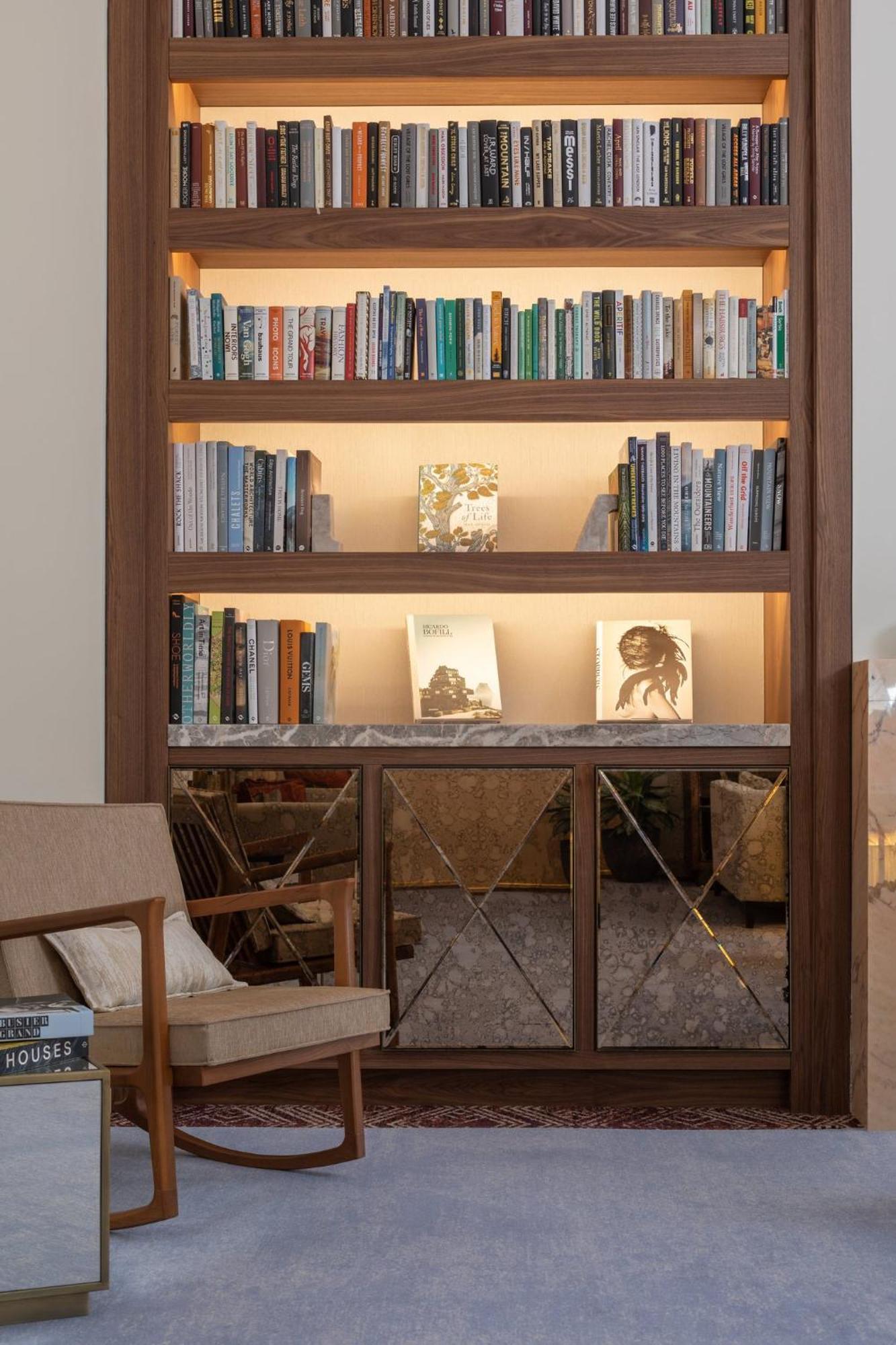 Viceroy Kopaonik Serbia Bagian luar foto A bookcase with a built-in light