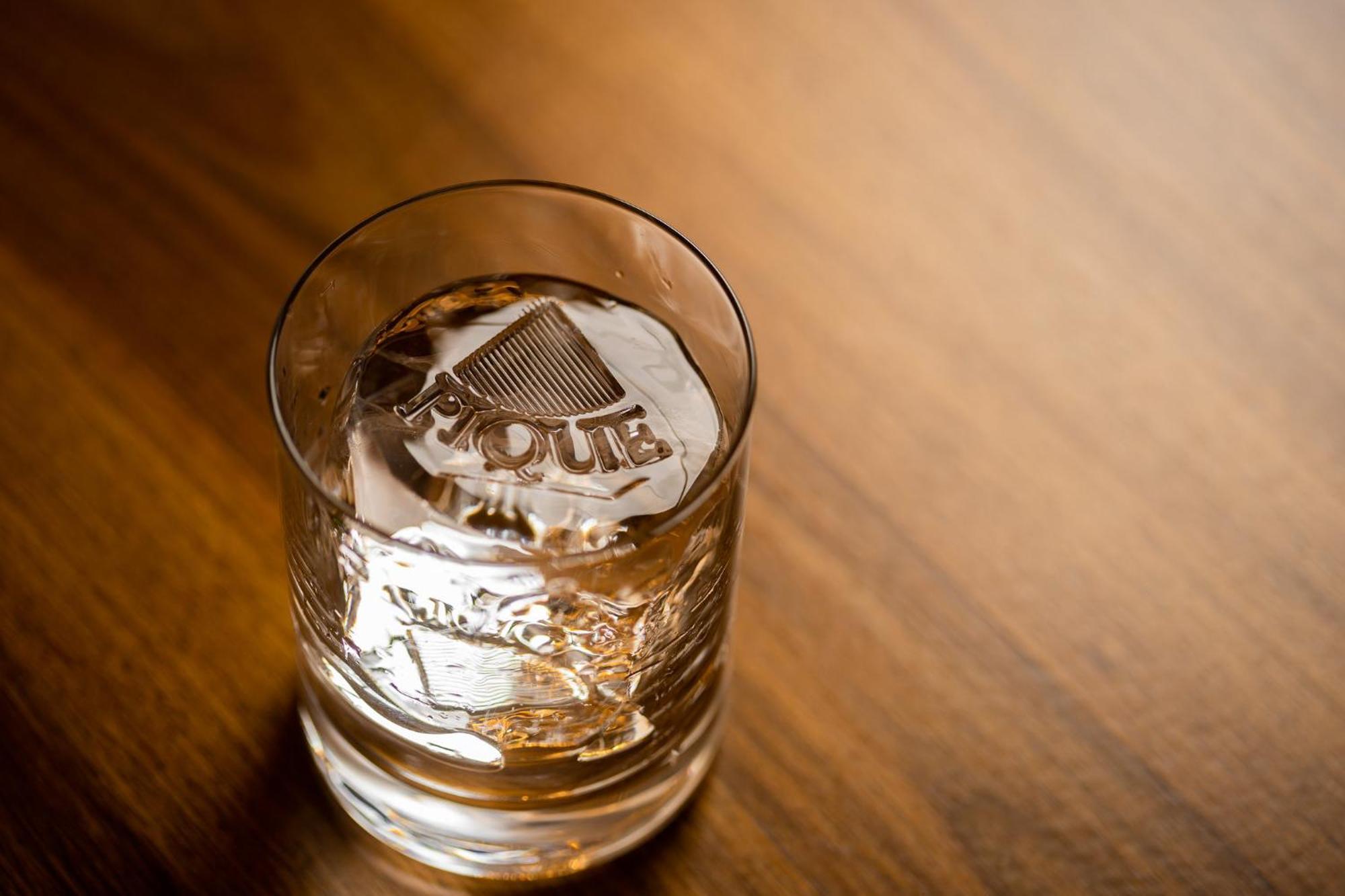Viceroy Kopaonik Serbia Bagian luar foto A glass of Old Fashioned with a large ice cube