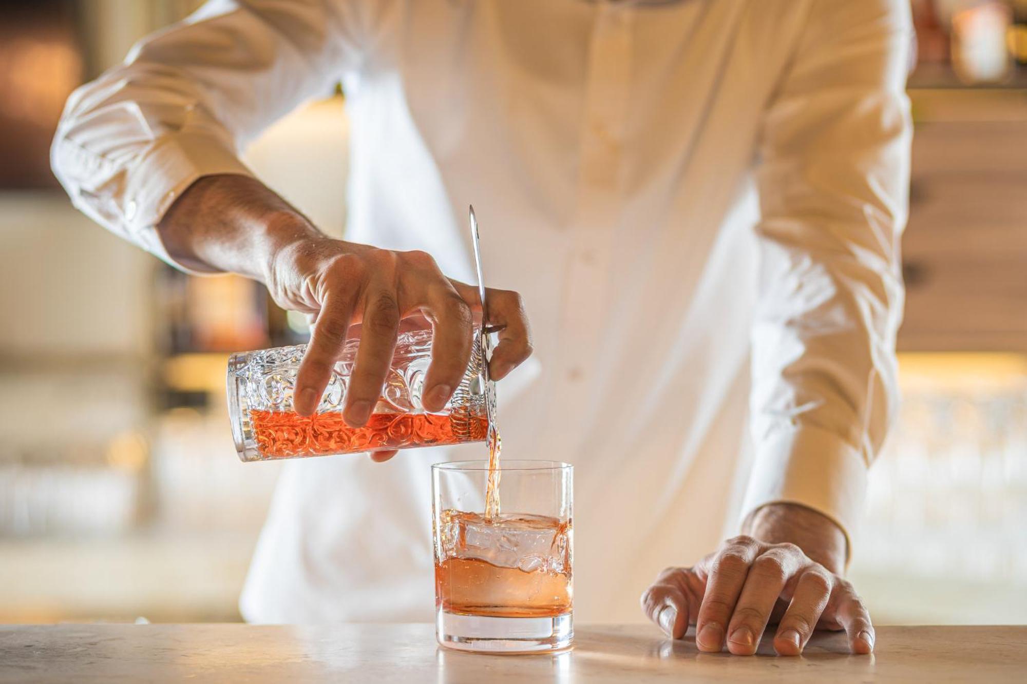Viceroy Kopaonik Serbia Bagian luar foto A bartender stirring a cocktail