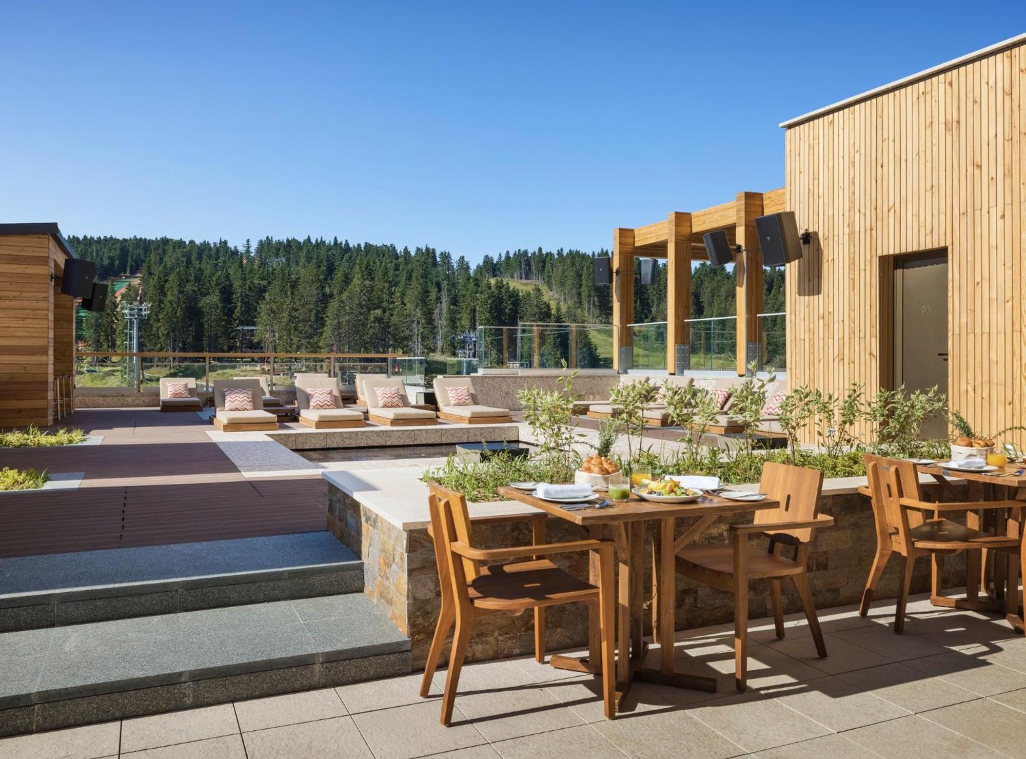Viceroy Kopaonik Serbia Bagian luar foto The rooftop terrace at the Hotel